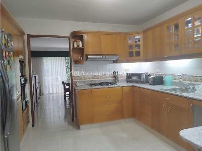 Apartamento de 4 alcobas en venta en El Esmeraldal, Envigado, 183 m² · foto 9 de 20