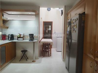 Apartamento de 4 alcobas en venta en El Esmeraldal, Envigado, 183 m² · foto 10 de 20