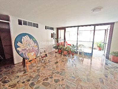 Apartamento en venta en Centro, Medellín · foto 2 de 19