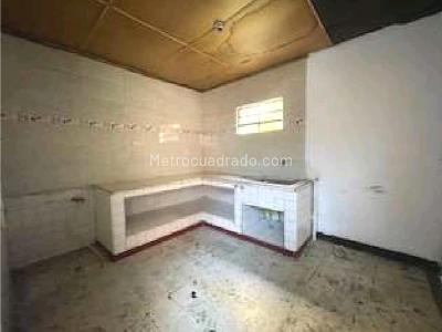 Casa de 5 alcobas en venta en Villa Hermosa, Medellín, 164 m² · foto 2 de 8
