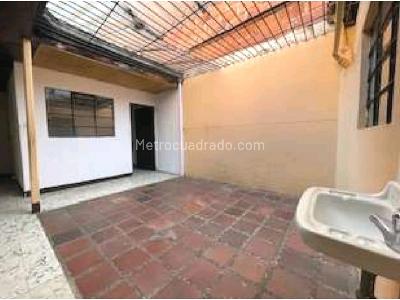 Casa de 5 alcobas en venta en Villa Hermosa, Medellín, 164 m² · foto 3 de 8
