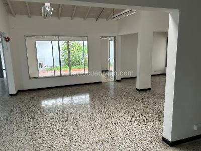 Casa de 5 alcobas en venta en Patio Bonito, Medellín, 537 m² · foto 4 de 8
