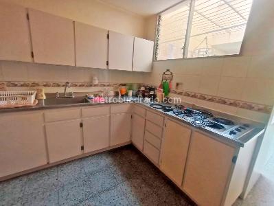 Casa de 5 alcobas en venta en Laureles Nogal, Medellín, 400 m² · foto 7 de 20