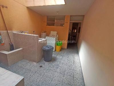 Casa de 5 alcobas en venta en Laureles Nogal, Medellín, 400 m² · foto 8 de 20