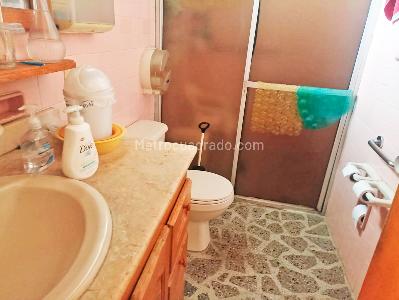 Casa de 5 alcobas en venta en Laureles Nogal, Medellín, 400 m² · foto 16 de 20