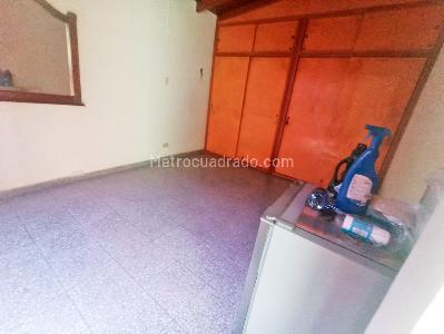 Casa de 5 alcobas en venta en Laureles Nogal, Medellín, 400 m² · foto 17 de 20
