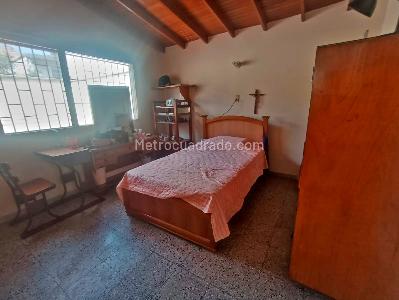 Casa de 5 alcobas en venta en Laureles Nogal, Medellín, 400 m² · foto 19 de 20