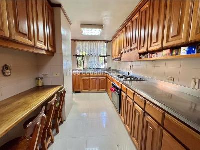 Casa de 3 alcobas en venta en El Esmeraldal, Envigado, 210 m² · foto 6 de 17