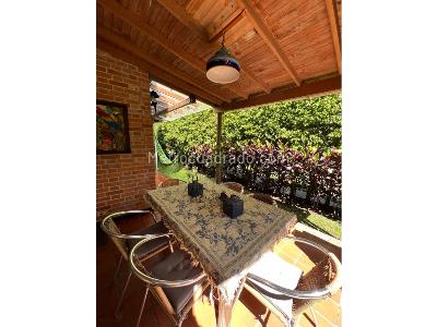 Casa de 3 alcobas en venta en El Esmeraldal, Envigado, 210 m² · foto 11 de 17