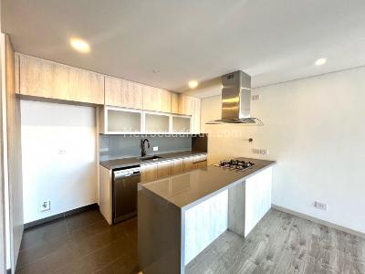 Apartamento en venta en El Poblado, Medellín · foto 2 de 20