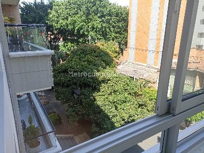 Apartamento de 3 alcobas en venta en Laureles, Medellín, 180 m² · foto 2 de 20