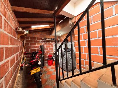 Casa de 3 alcobas en venta en Los Puertos, Bello, 82 m² · foto 12 de 16
