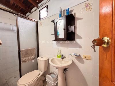 Casa de 3 alcobas en venta en Los Puertos, Bello, 82 m² · foto 13 de 16