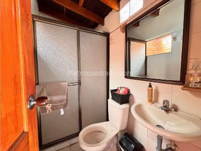 Casa de 3 alcobas en venta en Los Puertos, Bello, 82 m² · foto 14 de 16