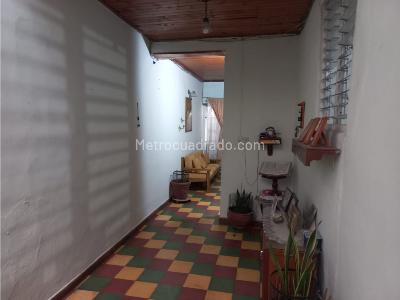 Casa de 5 alcobas en venta en Cristobal, Medellín, 198 m² · foto 2 de 15