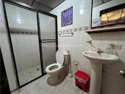 Casa de 4 alcobas en venta en Estadio, Medellín, 137 m² · foto 13 de 15
