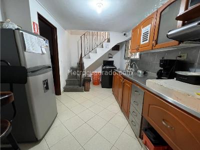 Casa de 4 alcobas en venta en Estadio, Medellín, 137 m² · foto 15 de 15