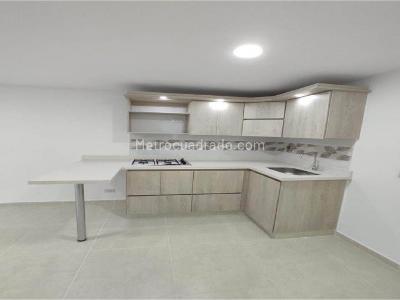 Apartamento de 2 alcobas en venta en Madera, Bello, 44 m² · foto 2 de 9