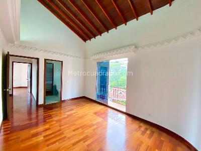 Casa de 5 alcobas en venta en El Poblado Las Palmas, Medellín, 282 m² · foto 14 de 18