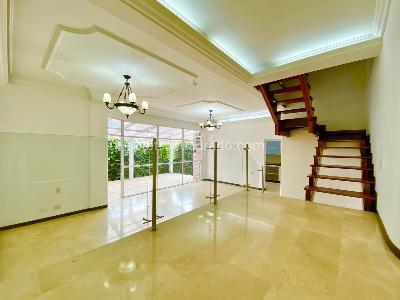 Casa de 5 alcobas en venta en El Poblado Las Palmas, Medellín, 282 m² · foto 2 de 18
