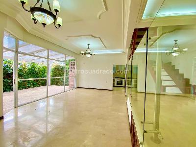 Casa de 5 alcobas en venta en El Poblado Las Palmas, Medellín, 282 m² · foto 3 de 18