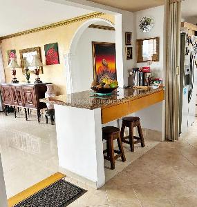 Apartamento de 4 alcobas en venta en El Poblado, Medellín, 206 m² · foto 5 de 19