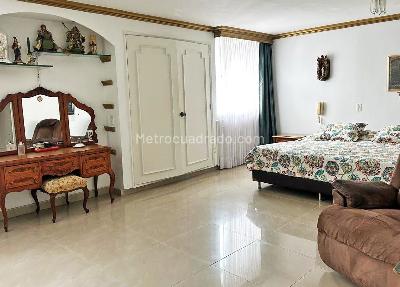 Apartamento de 4 alcobas en venta en El Poblado, Medellín, 206 m² · foto 16 de 19