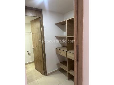 Apartamento de 3 alcobas en venta en Loma De Los Bernal, Medellín, 86 m² · foto 12 de 13