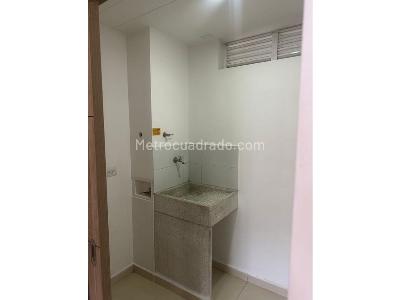 Apartamento de 3 alcobas en venta en Loma De Los Bernal, Medellín, 86 m² · foto 2 de 13