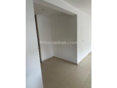 Apartamento de 3 alcobas en venta en Loma De Los Bernal, Medellín, 86 m² · foto 4 de 13