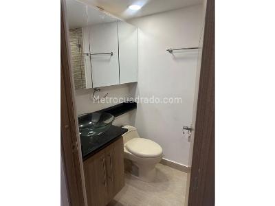 Apartamento de 3 alcobas en venta en Loma De Los Bernal, Medellín, 86 m² · foto 5 de 13