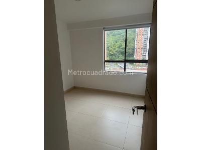 Apartamento de 3 alcobas en venta en Loma De Los Bernal, Medellín, 86 m² · foto 7 de 13