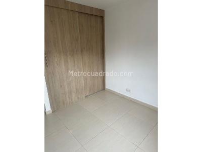 Apartamento de 3 alcobas en venta en Loma De Los Bernal, Medellín, 86 m² · foto 9 de 13