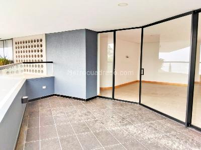 Apartamento de 3 alcobas en venta en El Poblado Las Palmas, Medellín, 100 m² · foto 3 de 19