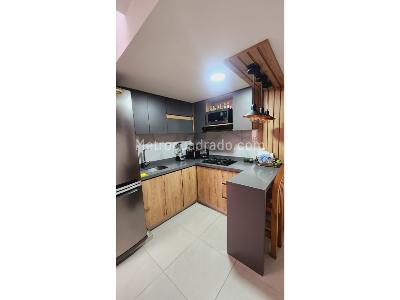 Casa de 4 alcobas en venta en Robledo Pajarito, Medellín, 80 m² · foto 2 de 6