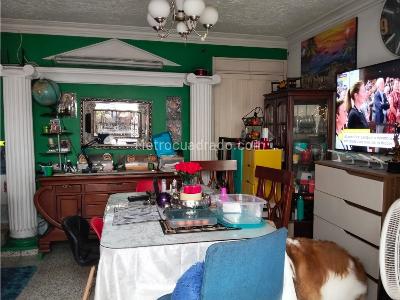 Casa de 5 alcobas en venta en Simon Bolivar, Medellín, 325 m² · foto 2 de 7