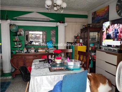 Casa de 5 alcobas en venta en Simon Bolivar, Medellín, 325 m² · foto 2 de 7