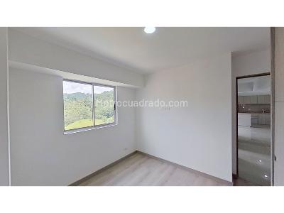 Apartamento de 3 alcobas en venta en Tres Esquinas, Sabaneta, 69 m² · foto 12 de 19