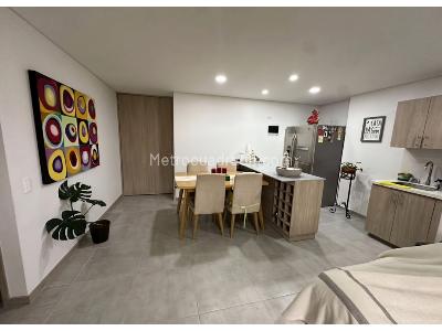 Apartamento de 3 alcobas en venta en Envigado, Envigado, 73 m² · foto 2 de 10