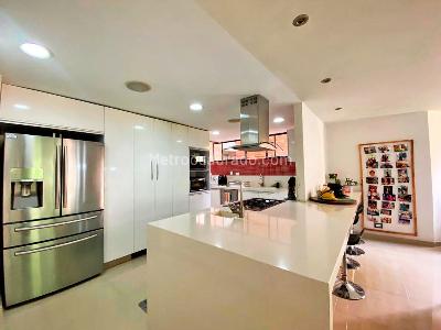 Apartamento en venta en El Poblado, Medellín · foto 7 de 13