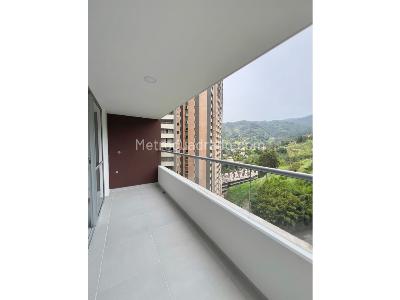 Apartamento de 3 alcobas en venta en Loma De San Jose, Sabaneta, 87 m² · foto 6 de 13