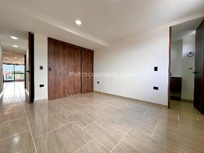 Apartamento de 4 alcobas en venta en Belen Rosales, Medellín, 128 m² · foto 10 de 20