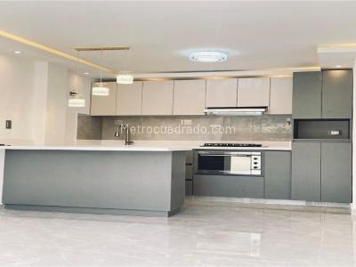Casa de 3 alcobas en venta en Laureles, Medellín, 85 m² · foto 3 de 14