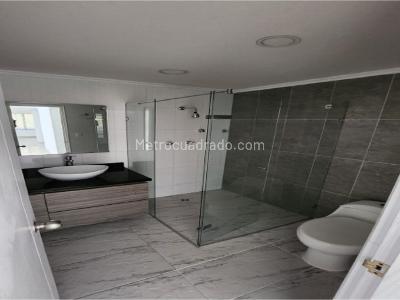 Apartamento de 3 alcobas en venta en Laureles, Medellín, 131 m² · foto 19 de 20