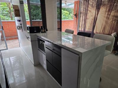Apartamento en venta en Loma Del Indio, Medellín · foto 2 de 20