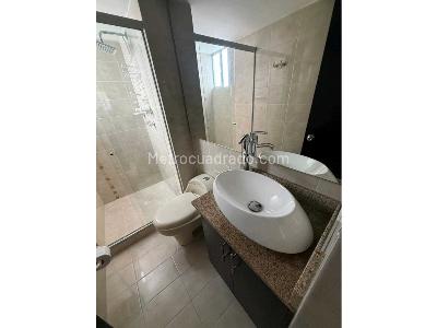 Apartamento de 3 alcobas en venta en Loma De Los Bernal, Medellín, 80 m² · foto 12 de 20