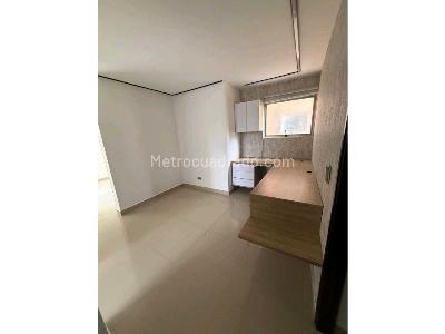 Apartamento de 3 alcobas en venta en Loma De Los Bernal, Medellín, 80 m² · foto 13 de 20