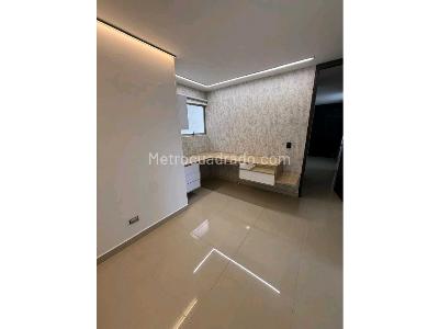 Apartamento de 3 alcobas en venta en Loma De Los Bernal, Medellín, 80 m² · foto 18 de 20