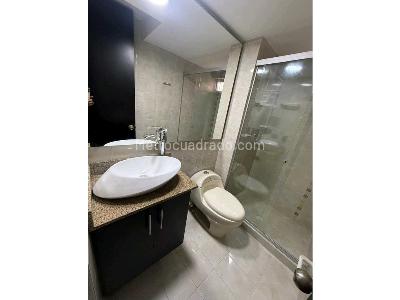 Apartamento de 3 alcobas en venta en Loma De Los Bernal, Medellín, 80 m² · foto 19 de 20