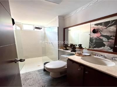 Apartamento de 3 alcobas en venta en Loma De Los Bernal, Medellín, 72 m² · foto 14 de 20